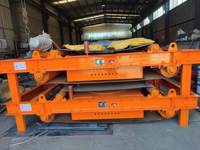 RCDC風冷自卸式電磁除鐵器裝車發貨現場1 RCDC風冷自卸式電磁除鐵器裝車發貨現場1