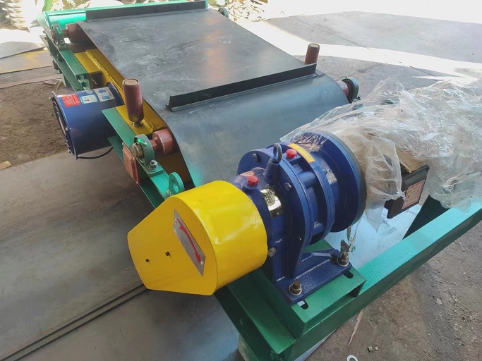RCDC風冷自卸式電磁除鐵器裝車發貨現場2 RCDC風冷自卸式電磁除鐵器裝車發貨現場2